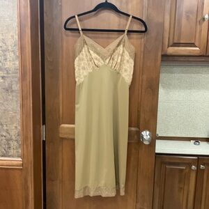 Vintage Vanity Fair Nylon tan full slip size 34
